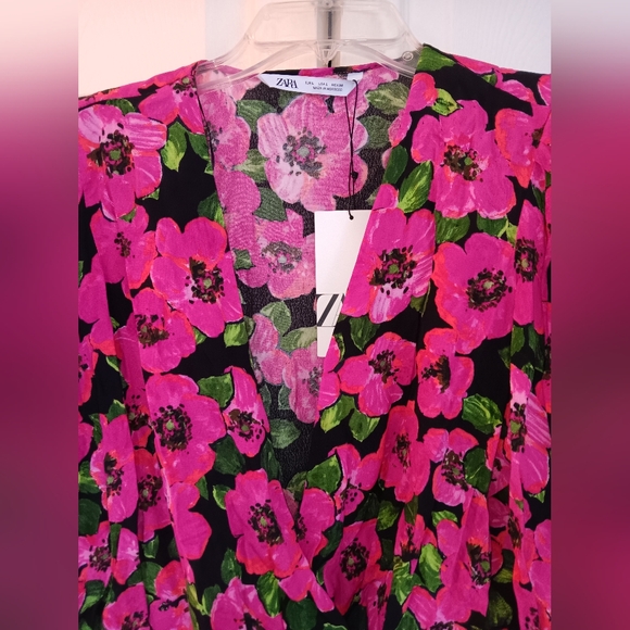 Zara Hot Pink and Black Floral Puff Shoulder Wrap Blouse. Size L. NWT! - Picture 6 of 12